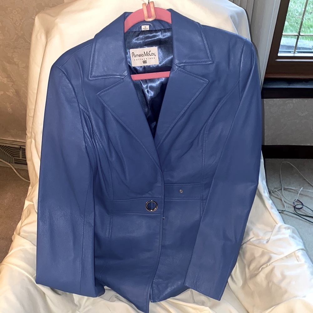 Pamela McCoy Womens leather blazer Size: Medium.